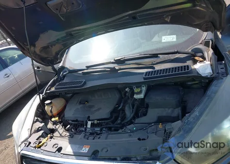 2017 Ford Escape Titanium z USA, uszkodzony, nr VIN 1FMCU9JDXHUB25627